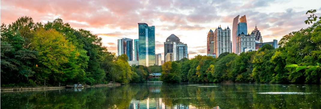 Blick auf Atlantas Skyline und Park